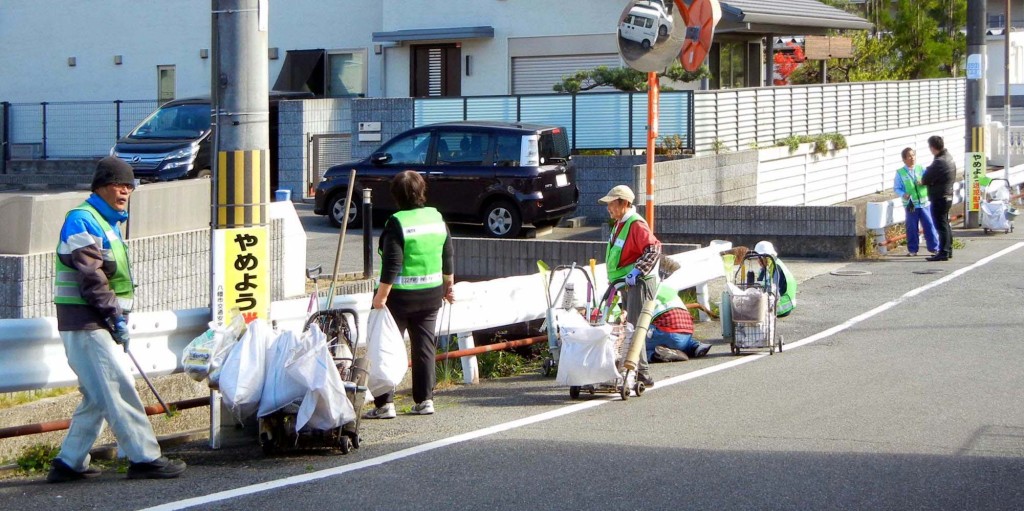 ▲八幡五反田の清掃　　八幡警察署付近
