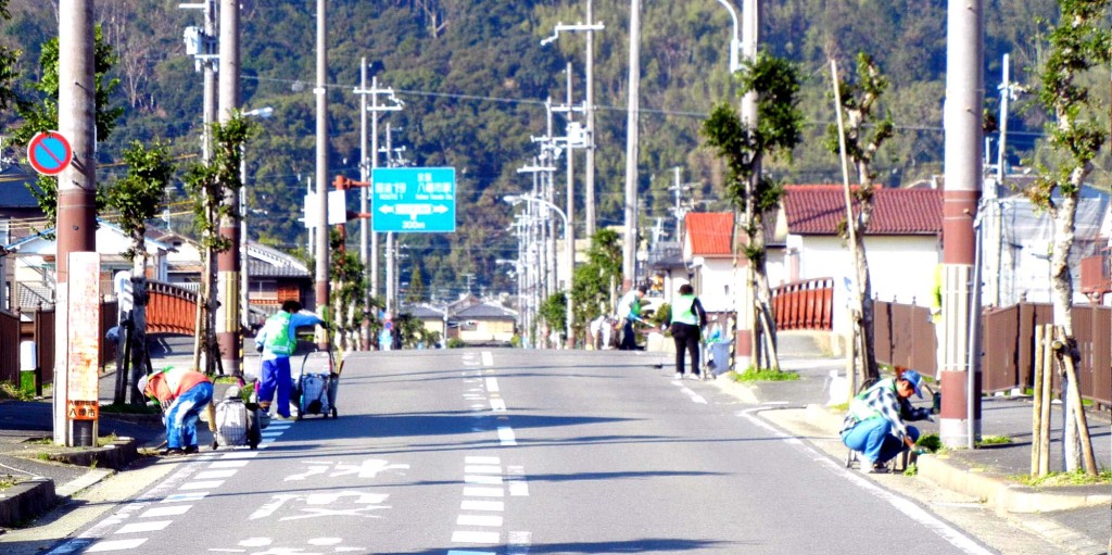 ▲八幡苗田の清掃　　長尾八幡線