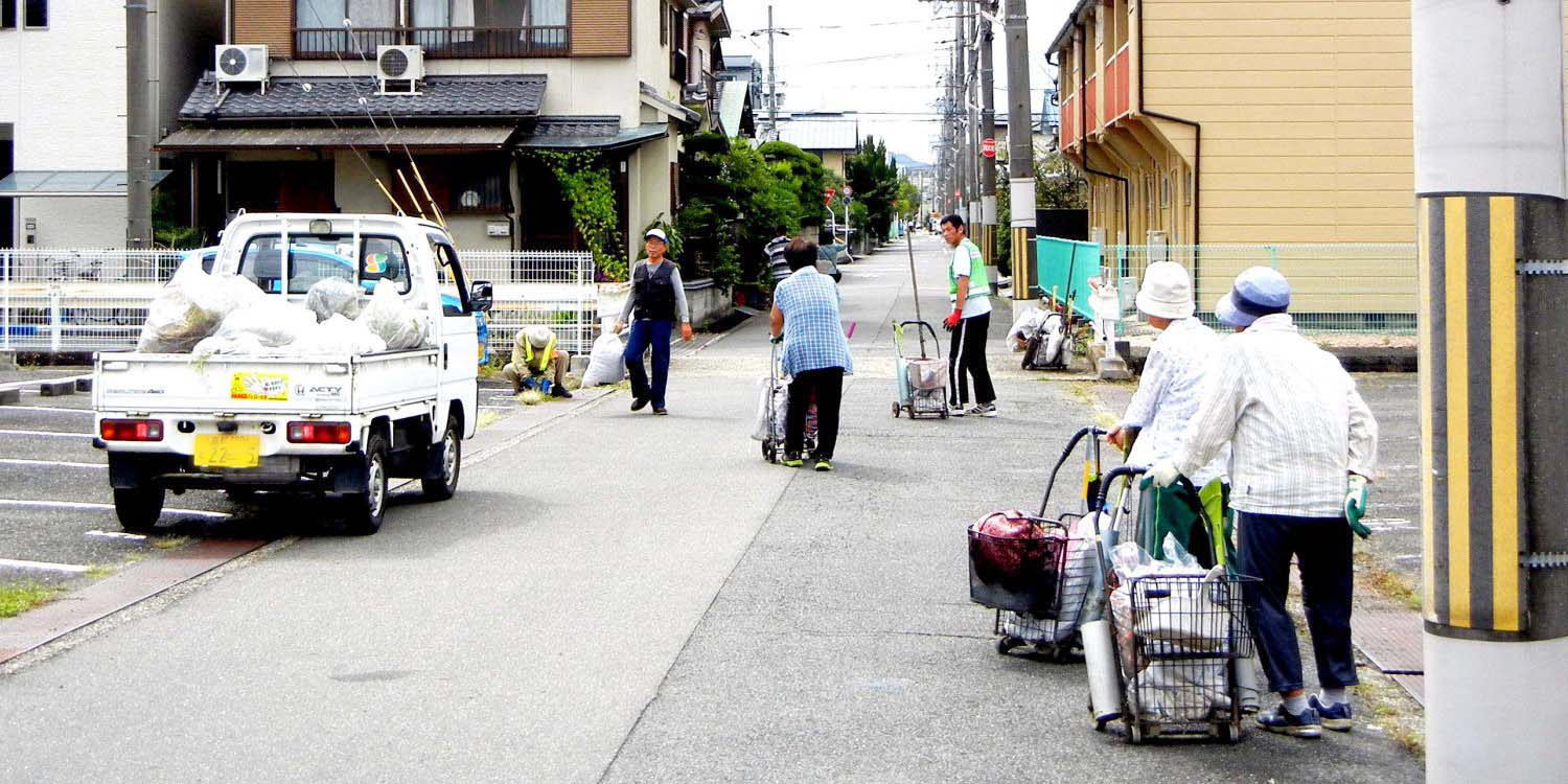 ▲９月２３日(日)　八幡園内の道路清掃
