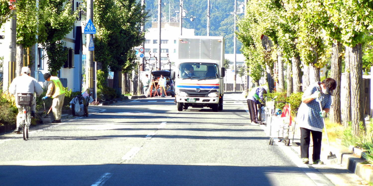▲11月09日(土) 森バス停付近の道路清掃 (八幡木津線)