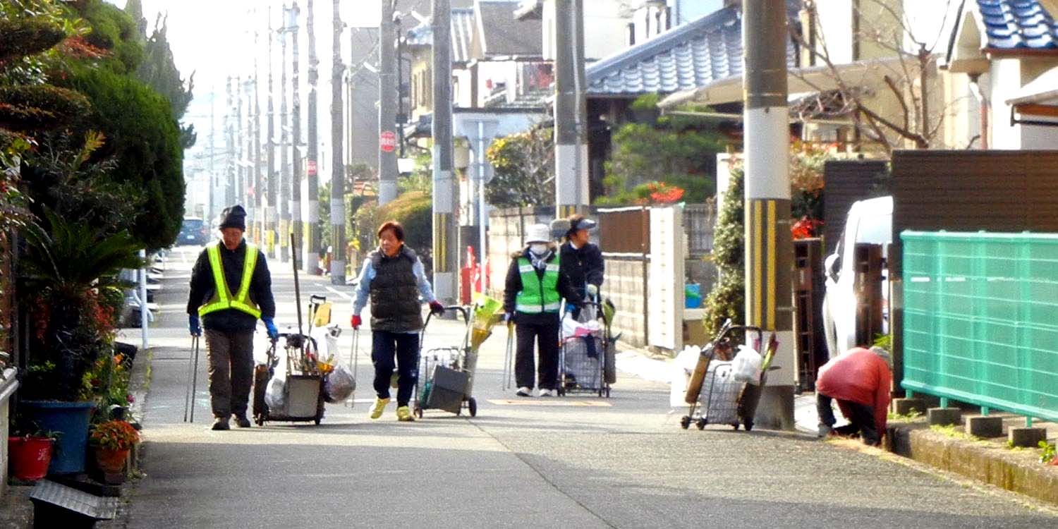 ▲12月21日(土) 住宅街の道路清掃 (八幡三本橋)