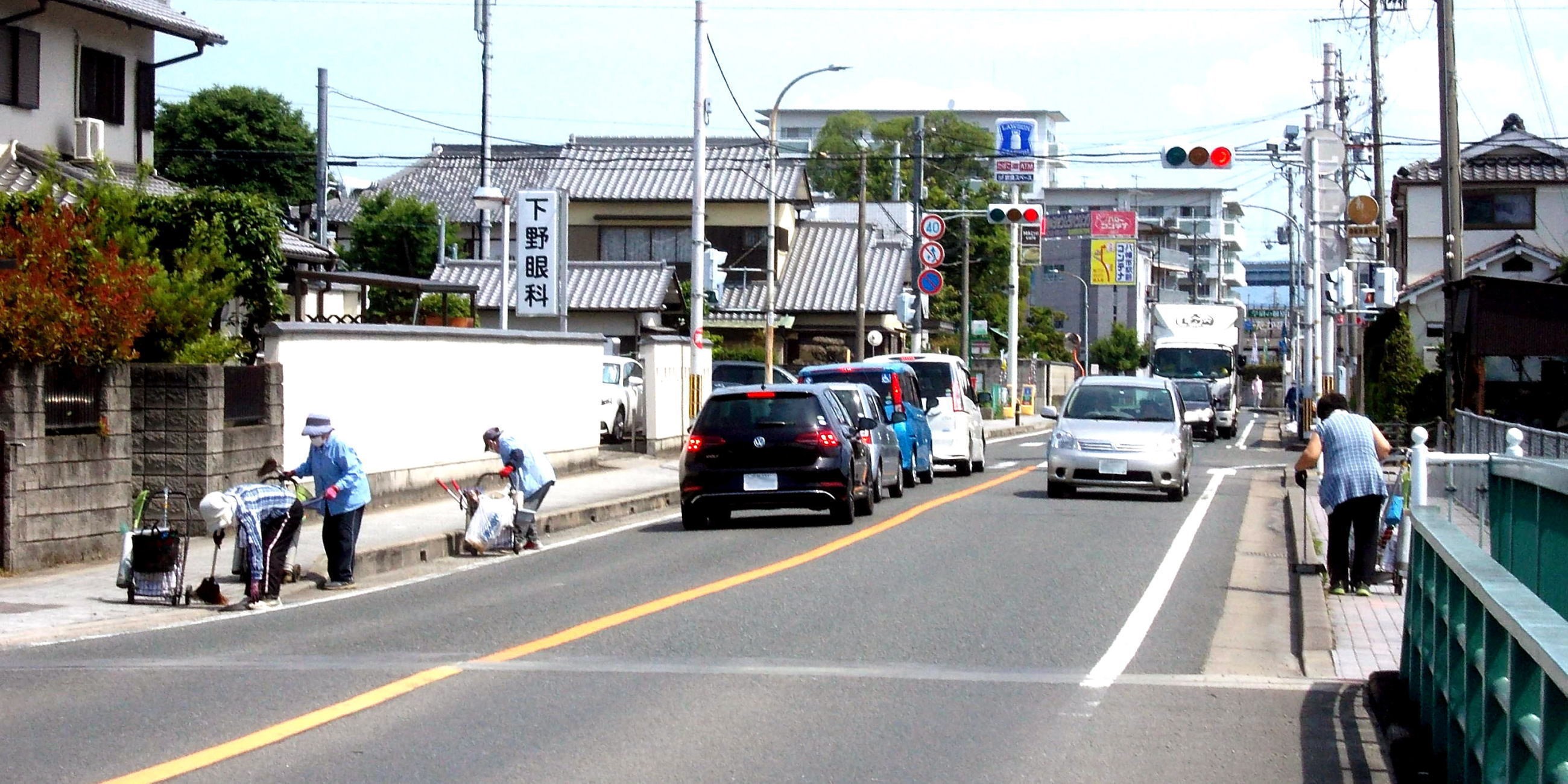 ▲ 5月30日(土)　府道の清掃（八幡旦所付近）