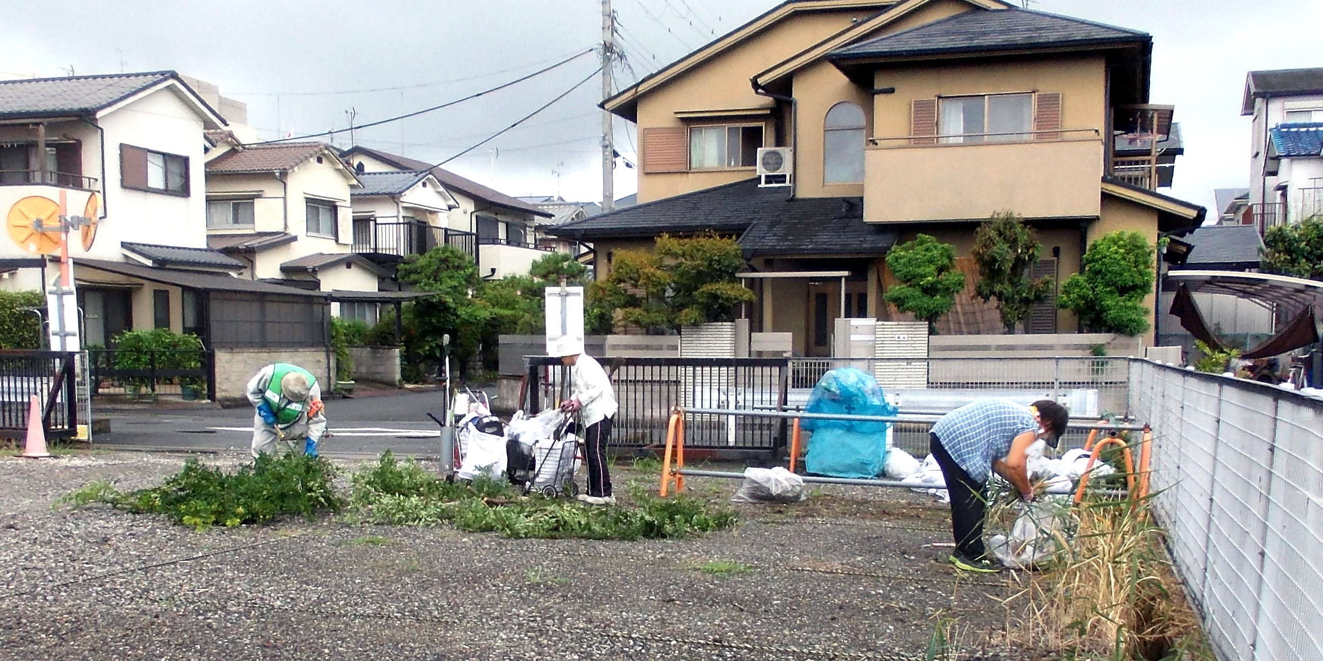 ▲ 9月13日(日) ゴミ置場の清掃　(八幡柿木垣内)