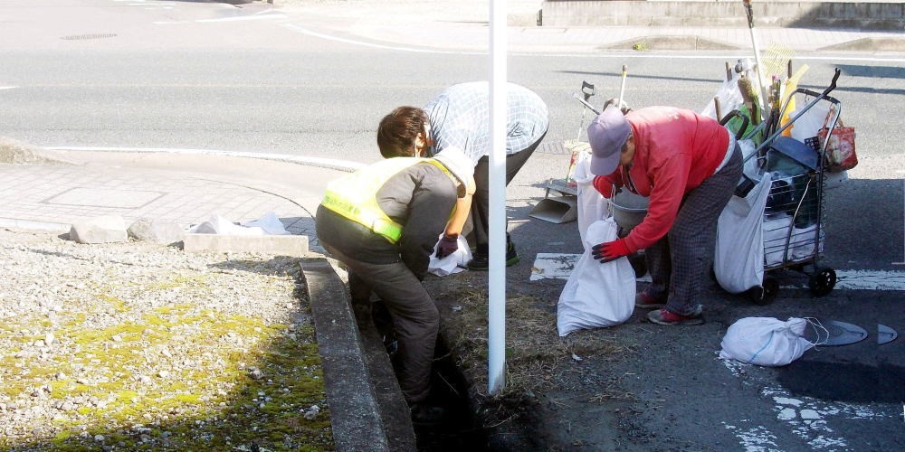 ▲ 11月15日(土) 府道の清掃 (八幡千束周辺)