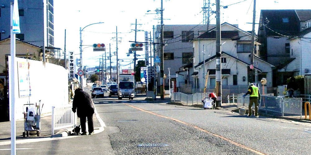 ▲ 1月10日(日） 府道の清掃（森バス停付近）