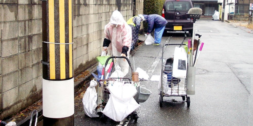 ▲ 1月23日(土) 住宅街の清掃 （八幡三本橋付近）