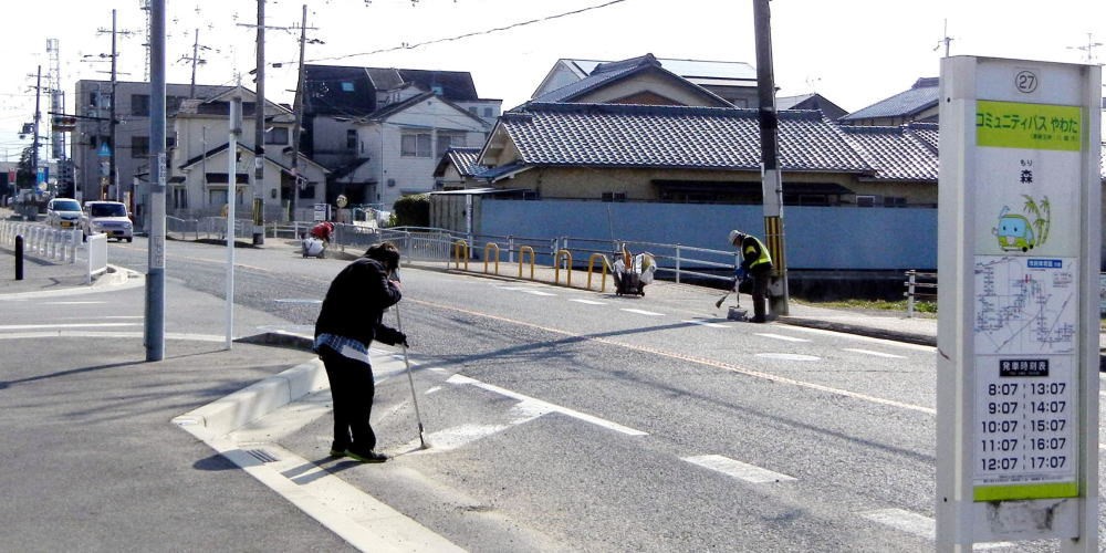 ▲ 2月20日(土) 府道八幡木津線の清掃（森バス停付近）