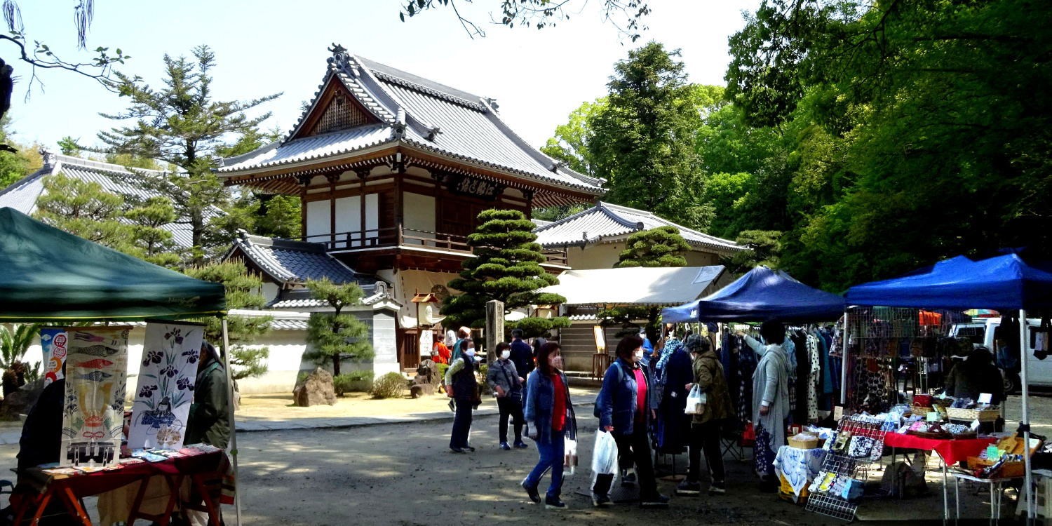 ▲ 4月20日 萬人講で賑わう圓福寺(八幡福禄谷)