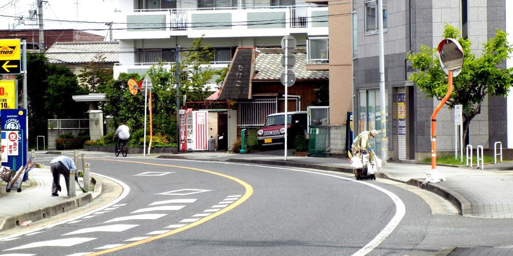 ▲ 5月8日(土) 府道の清掃 (八幡源氏垣内付近)