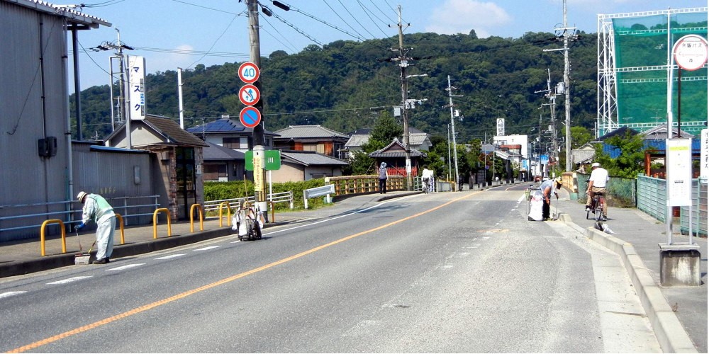 ▲ 7月31日(日) 府道の清掃 (森バス停付近)
