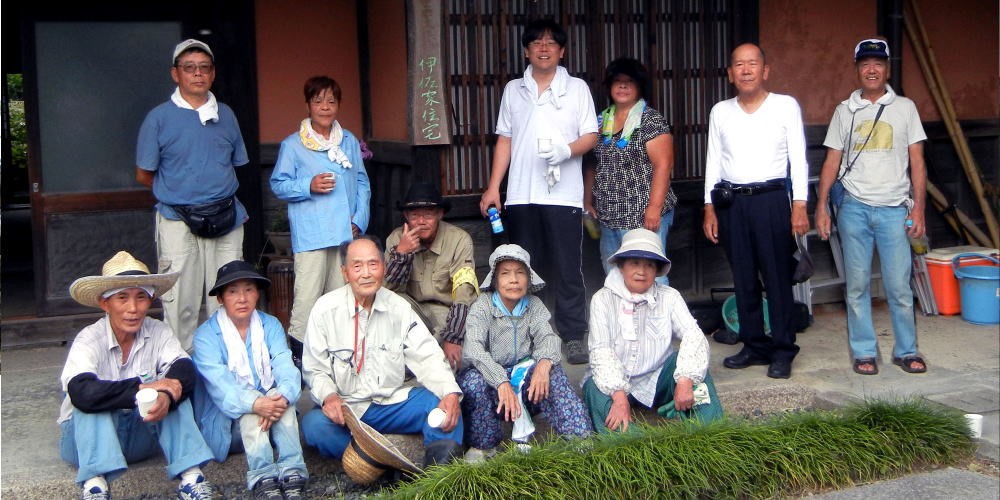 ▲ 2013年7月14日　初回伊佐家住宅の清掃