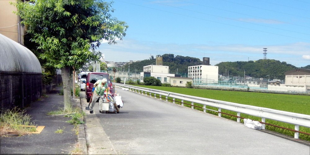 ▲ 9月20日(祝) 小松団地の周辺清掃 （八幡小松）