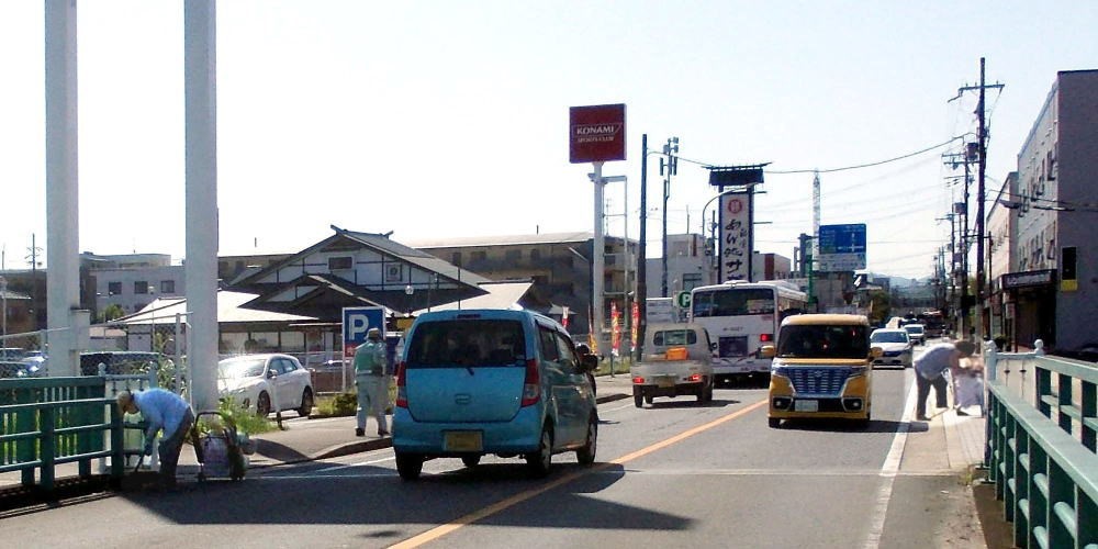▲ 10月2日(土) 府道の清掃 (八幡源氏垣外付近)