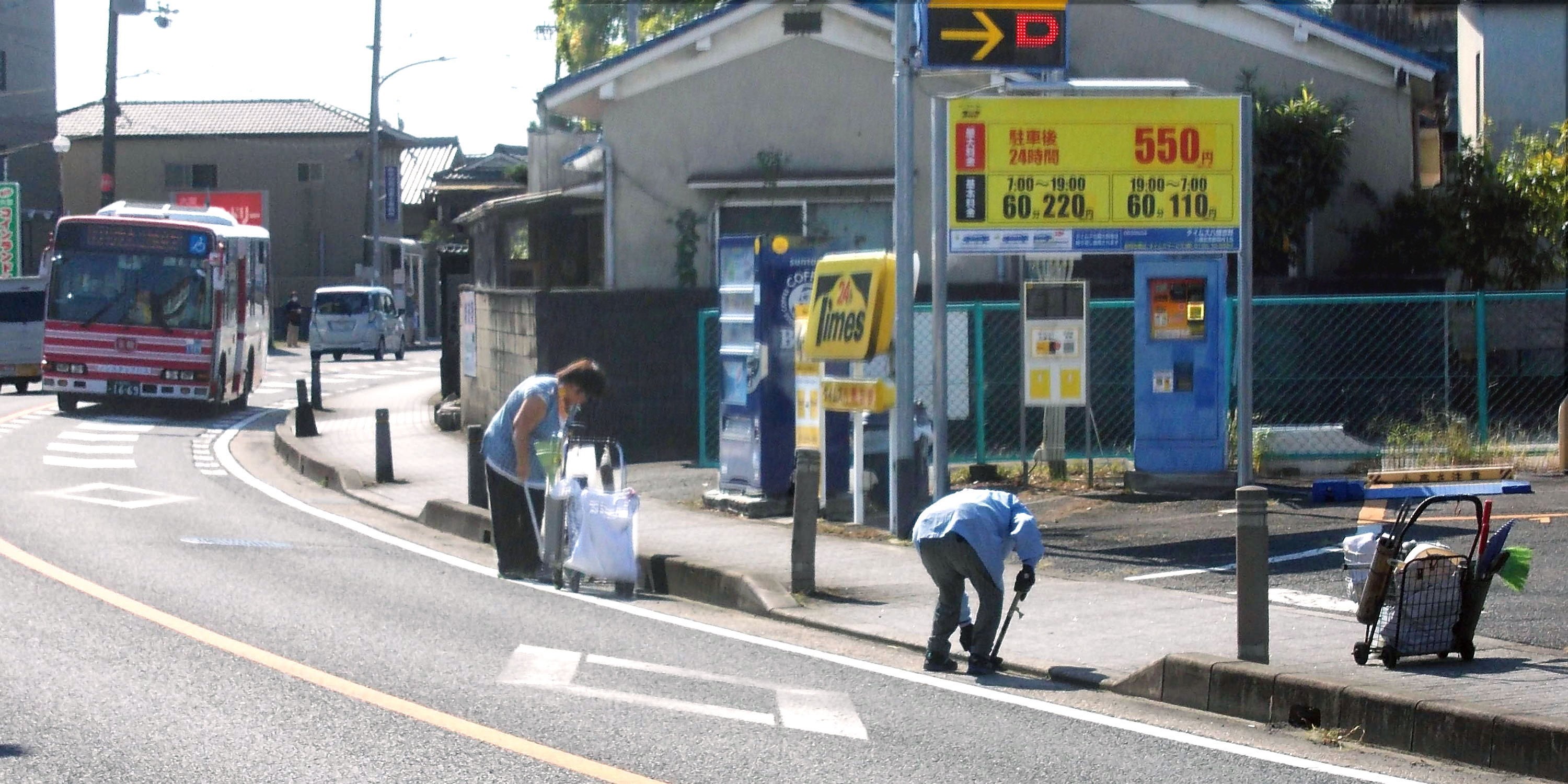 ▲ 10月16日(土) 府道の清掃 (八幡旦所付近)