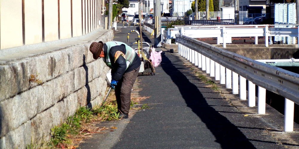▲ 12月18日(土) 住宅街の清掃 (小松団地付近)