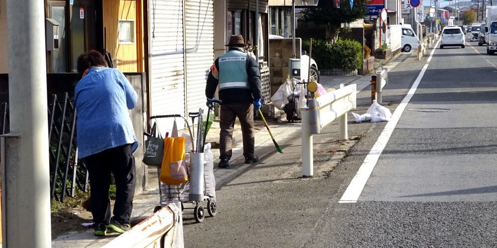 ▲	12月11日(日) 府道の清掃（八幡双栗付近）