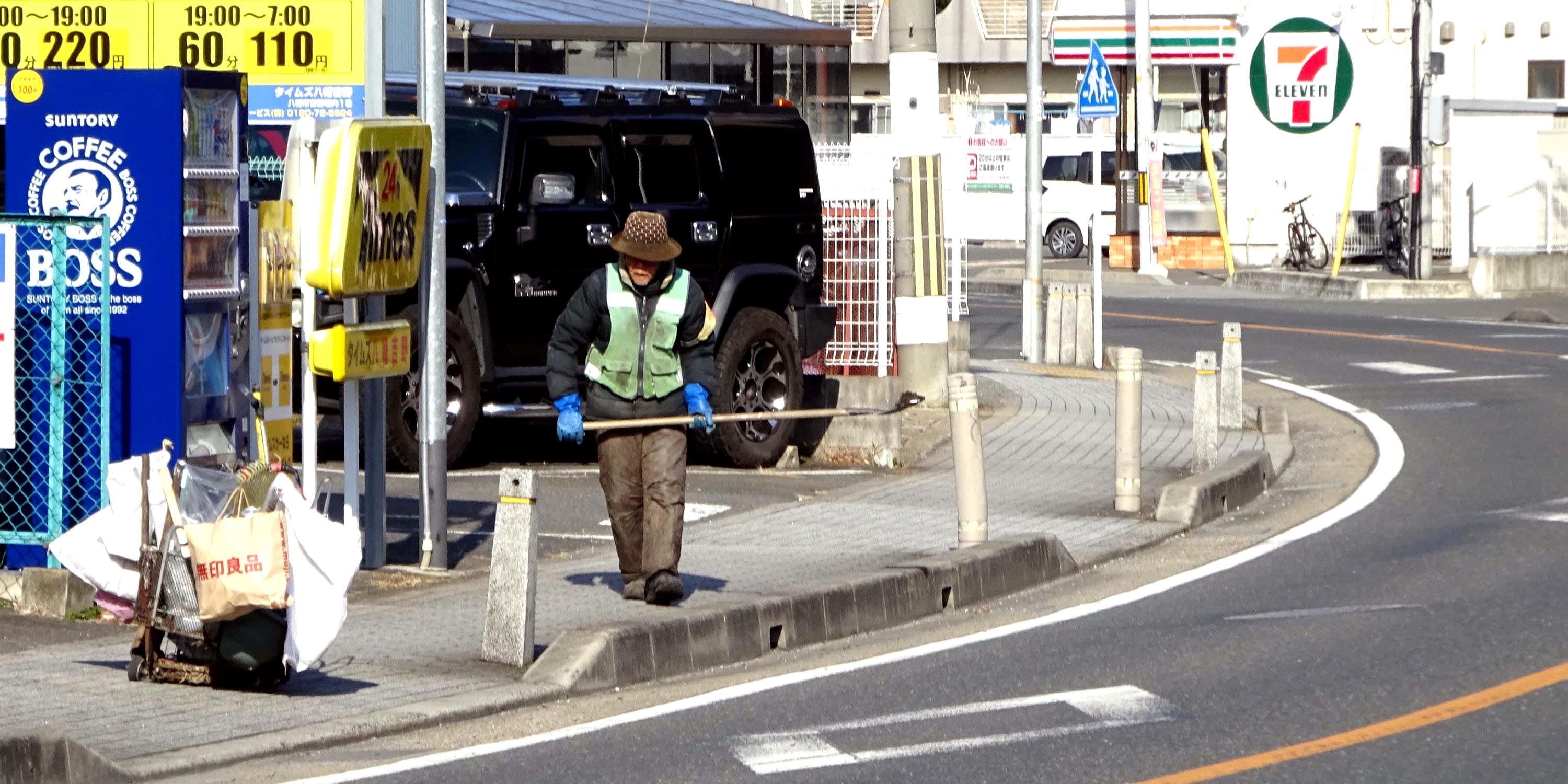 ▲ 1月16日(日) 府道の清掃（八幡垣内山付近）
