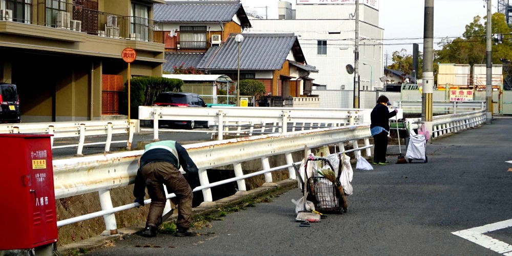 ▲ 1月29日(土) 住宅街の清掃 (八幡五反田付近)