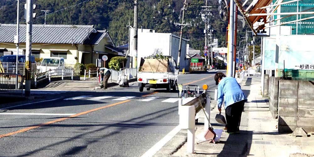 ▲ 2月11日(祝) 府道の清掃（八幡双栗付近）