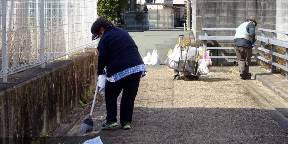 ▲ 3月5日(土) 住宅街の清掃（八幡警察署南側）