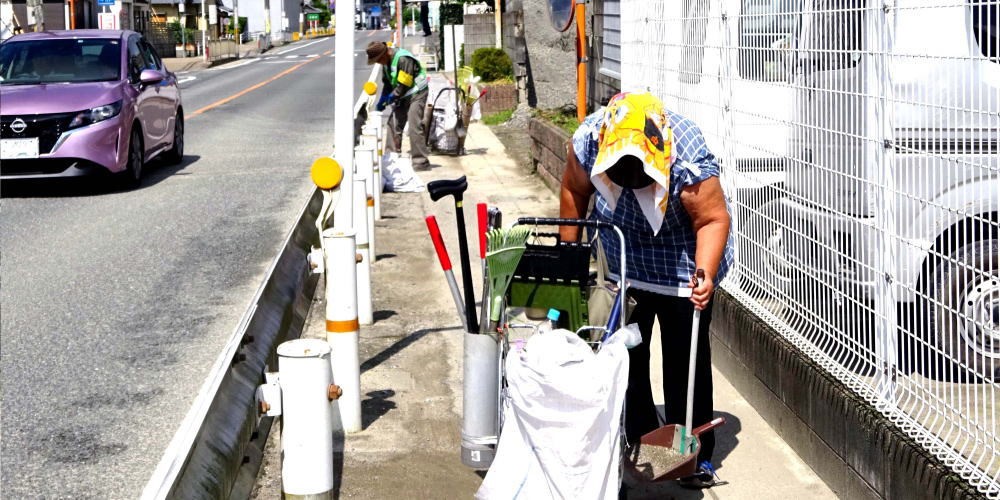 ▲ 7月17日(日) 府道の清掃（八幡東浦付近）