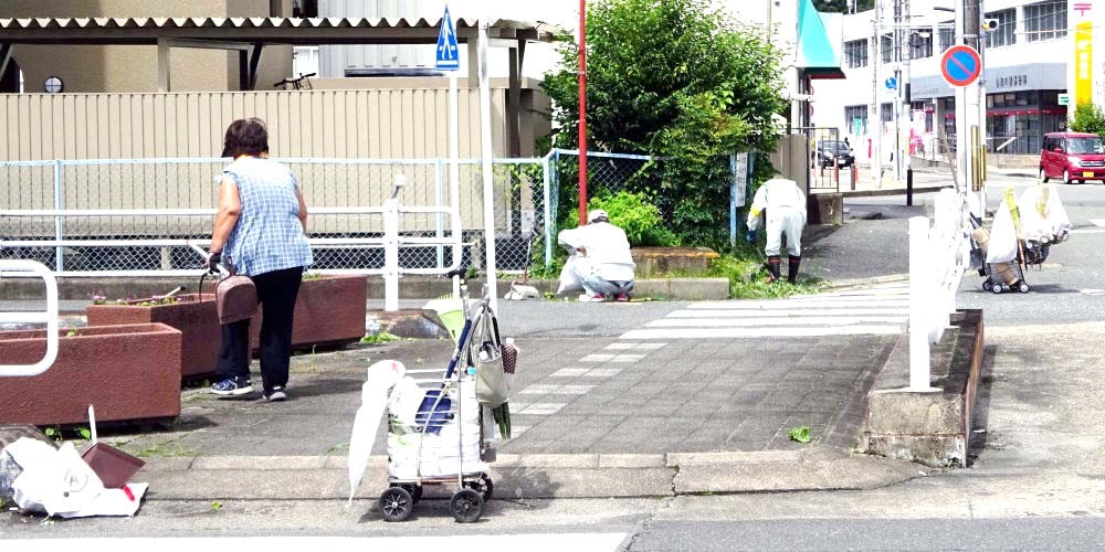 ▲ 7月23日(土) 住宅街の清掃 (八幡五反田付近)