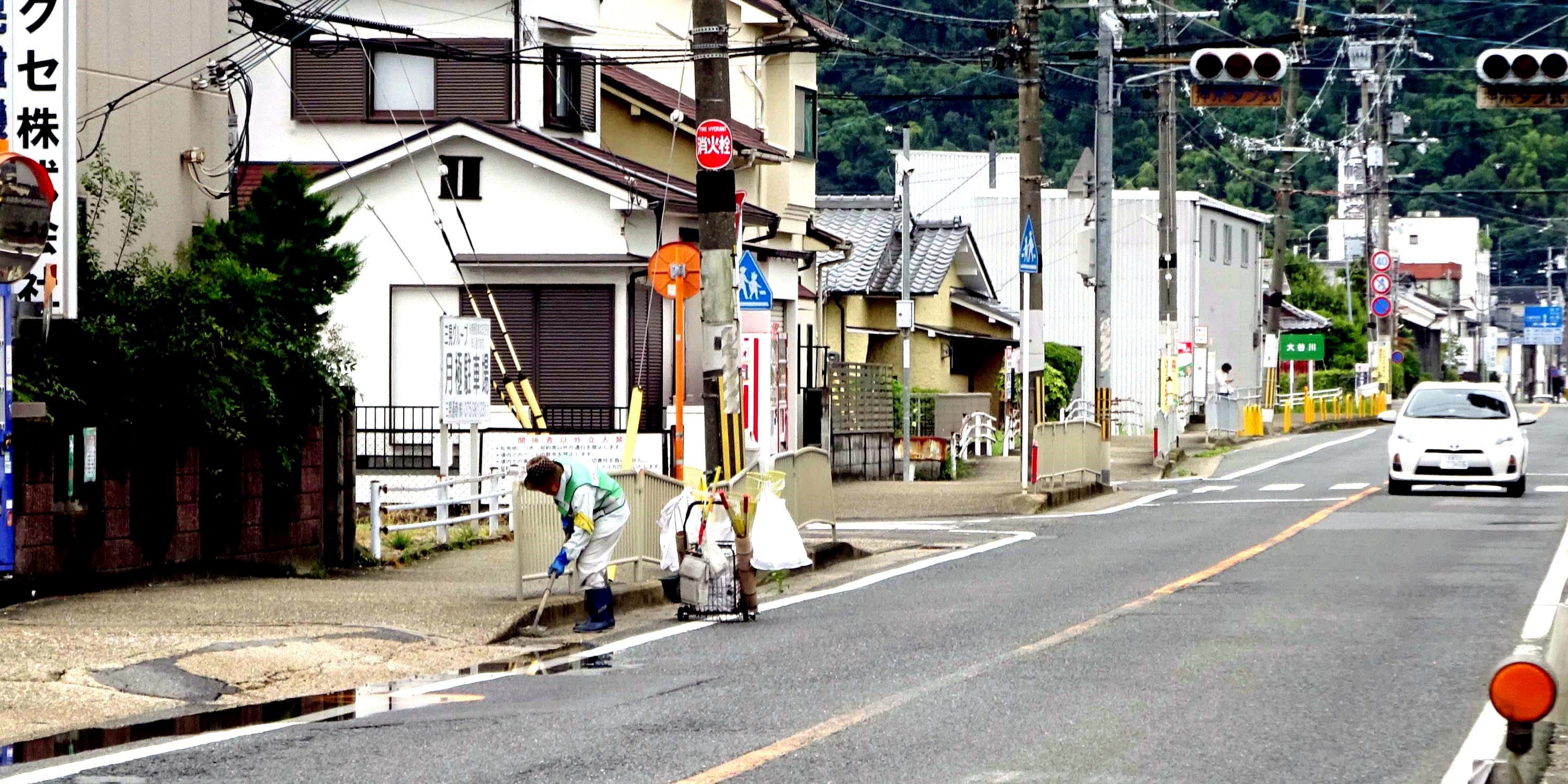 ▲ 8月14日(日) 府道の清掃（八幡東浦付近）